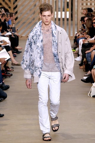 Louis Vuitton / - 2011